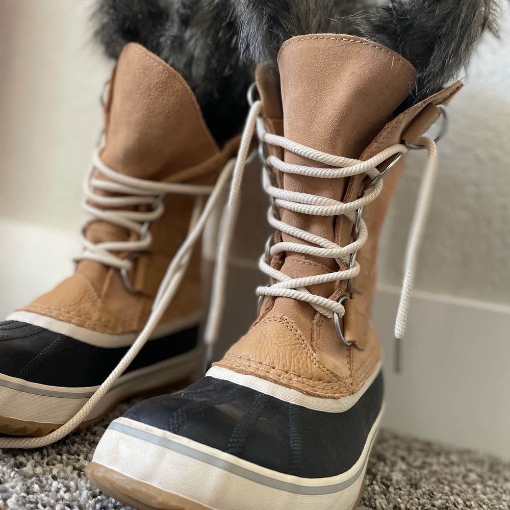 Joan of Arc Sorel snow boots- size 8.5- they are like new worn 1 time